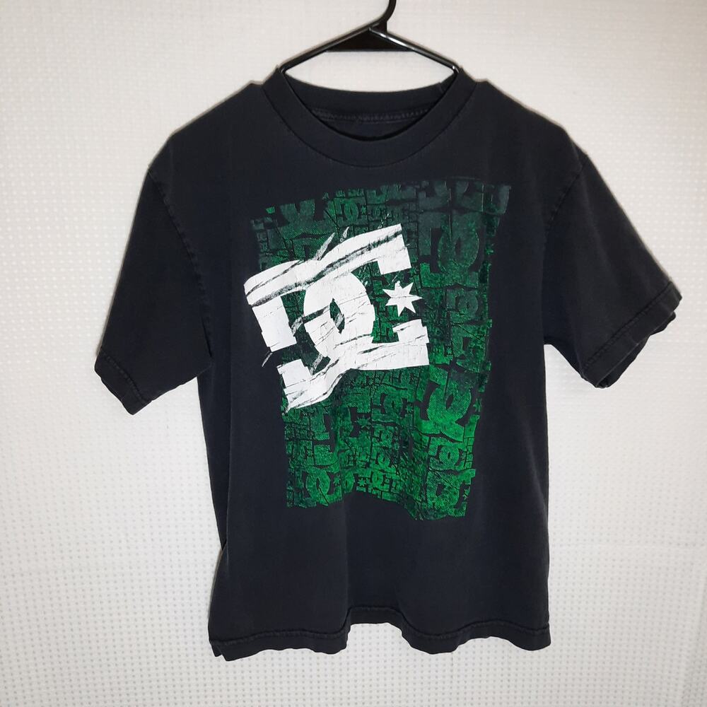 Vtg DC Shoes XL Black Green Graphic T-Shirt